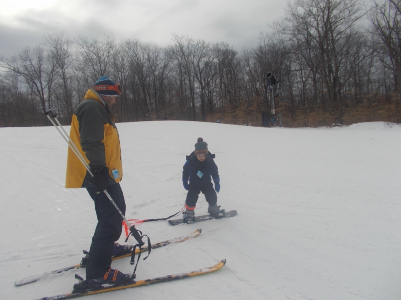 carson snowboarding at jackfrost-10913